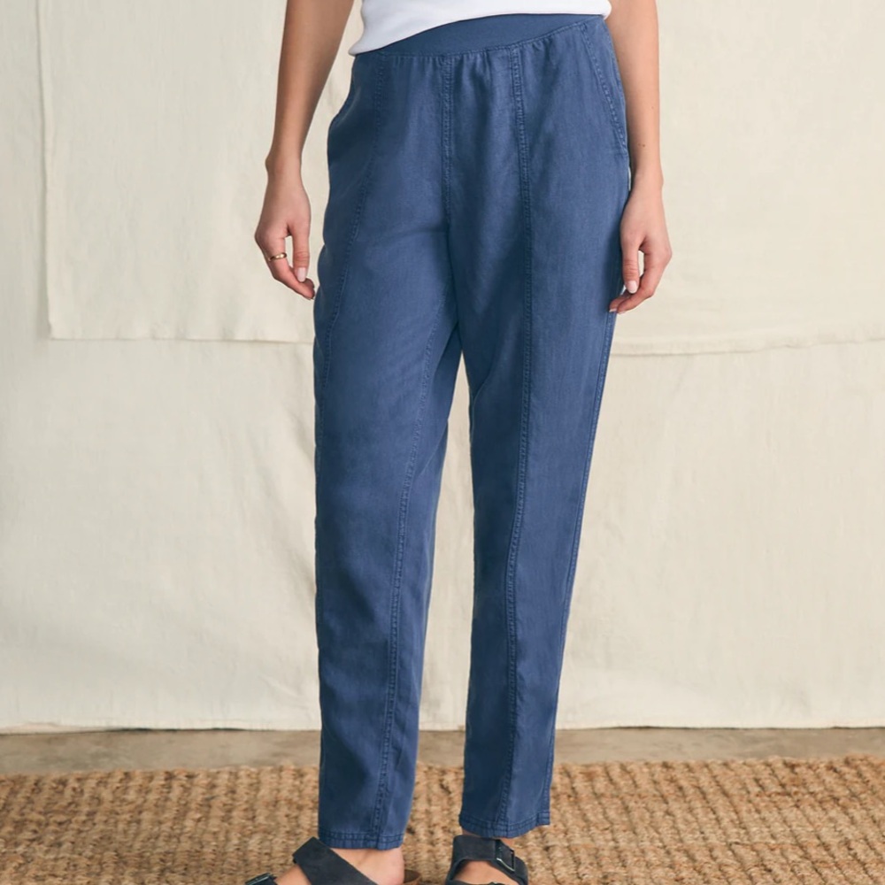 Faherty Arlie Pants in Navy Blue. Size Small